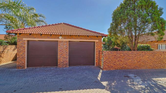 3 Bedroom Simplex for Sale For Sale in Radiokop - MR698815