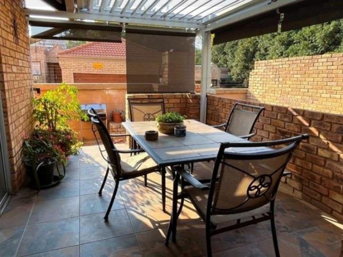 3 Bedroom Simplex for Sale For Sale in Glenvista - MR698830