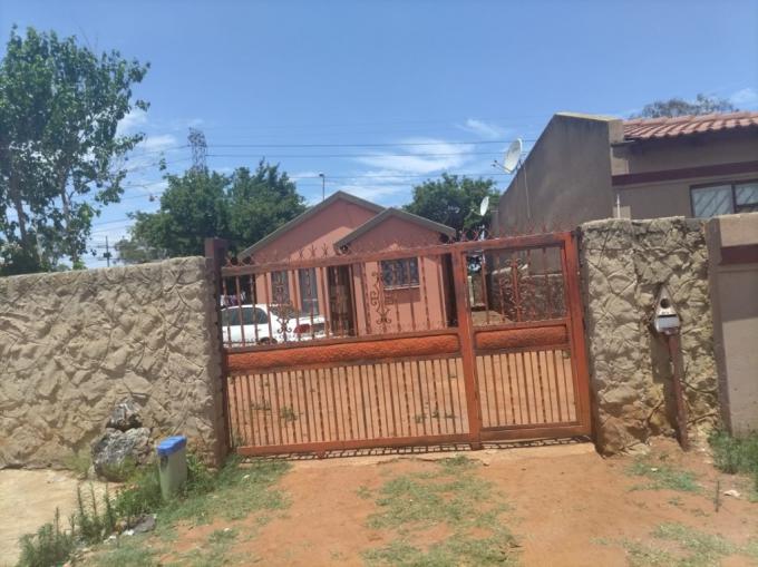 2 Bedroom House for Sale For Sale in Vosloorus - MR698845