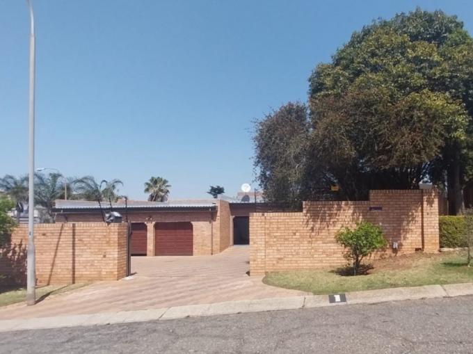 4 Bedroom House for Sale For Sale in Glenvista - MR698857