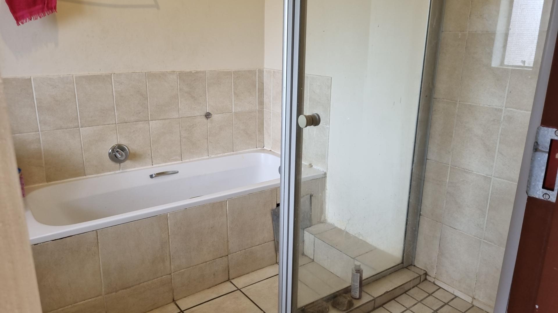 Bathroom 1 - 8 square meters of property in Halfway Gardens