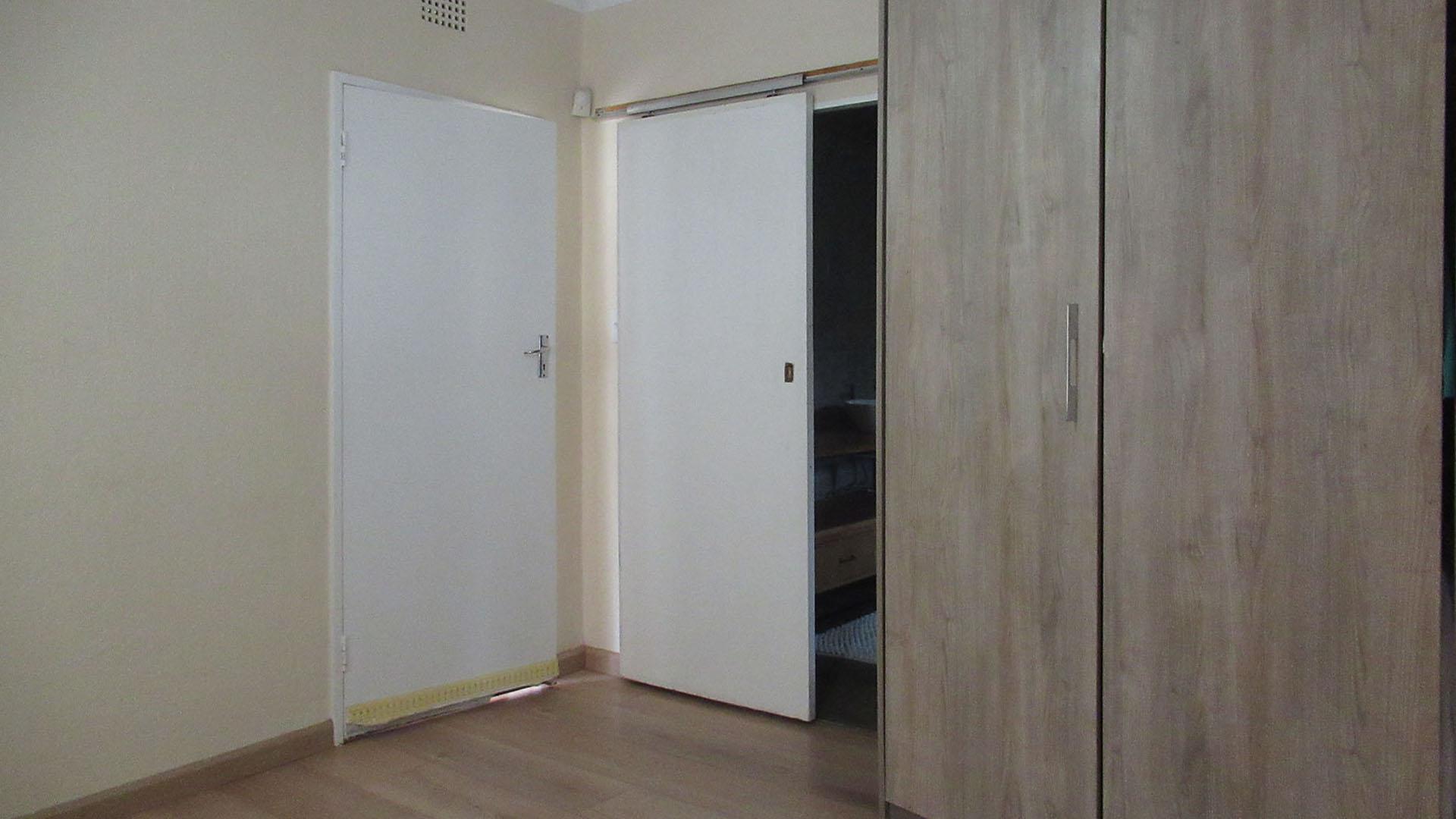 Bed Room 1 - 11 square meters of property in Ferndale - JHB