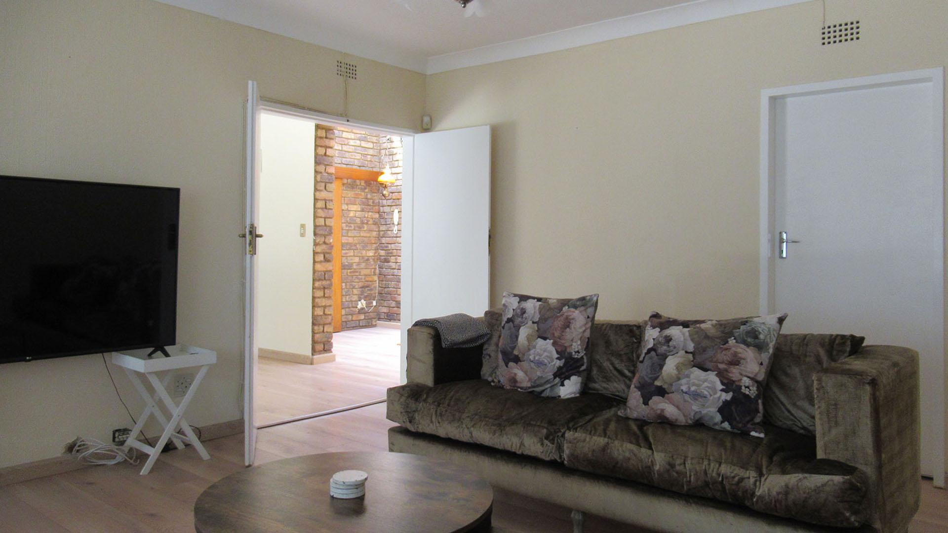 Lounges - 44 square meters of property in Ferndale - JHB