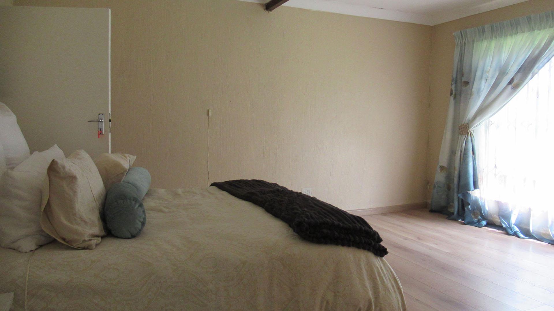 Main Bedroom - 27 square meters of property in Ferndale - JHB