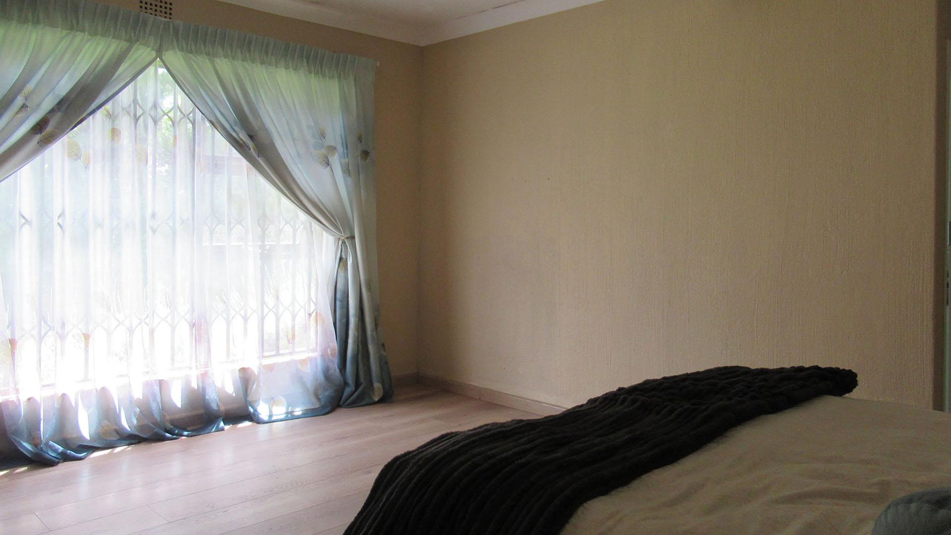 Main Bedroom - 27 square meters of property in Ferndale - JHB