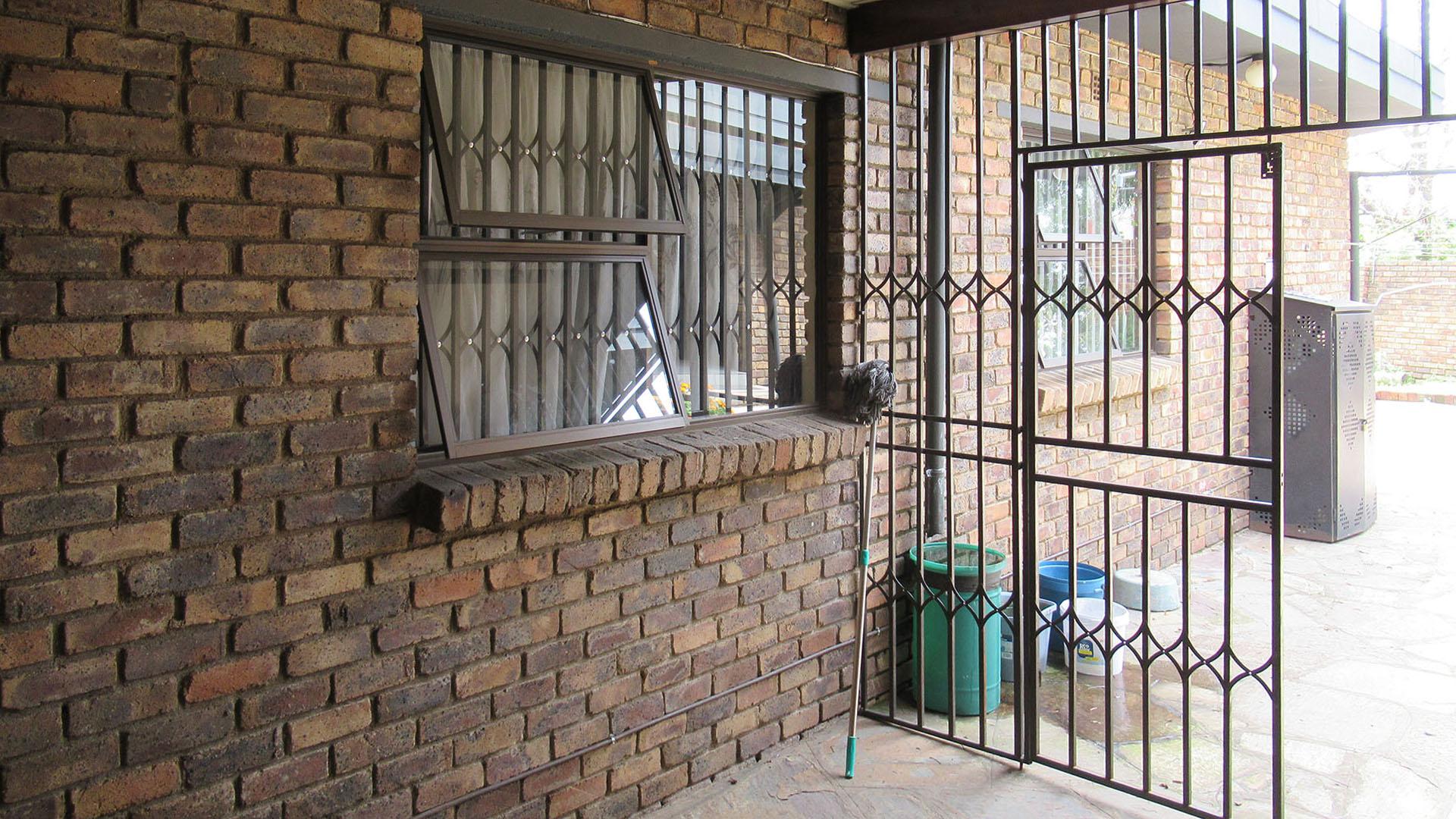 Patio - 47 square meters of property in Ferndale - JHB