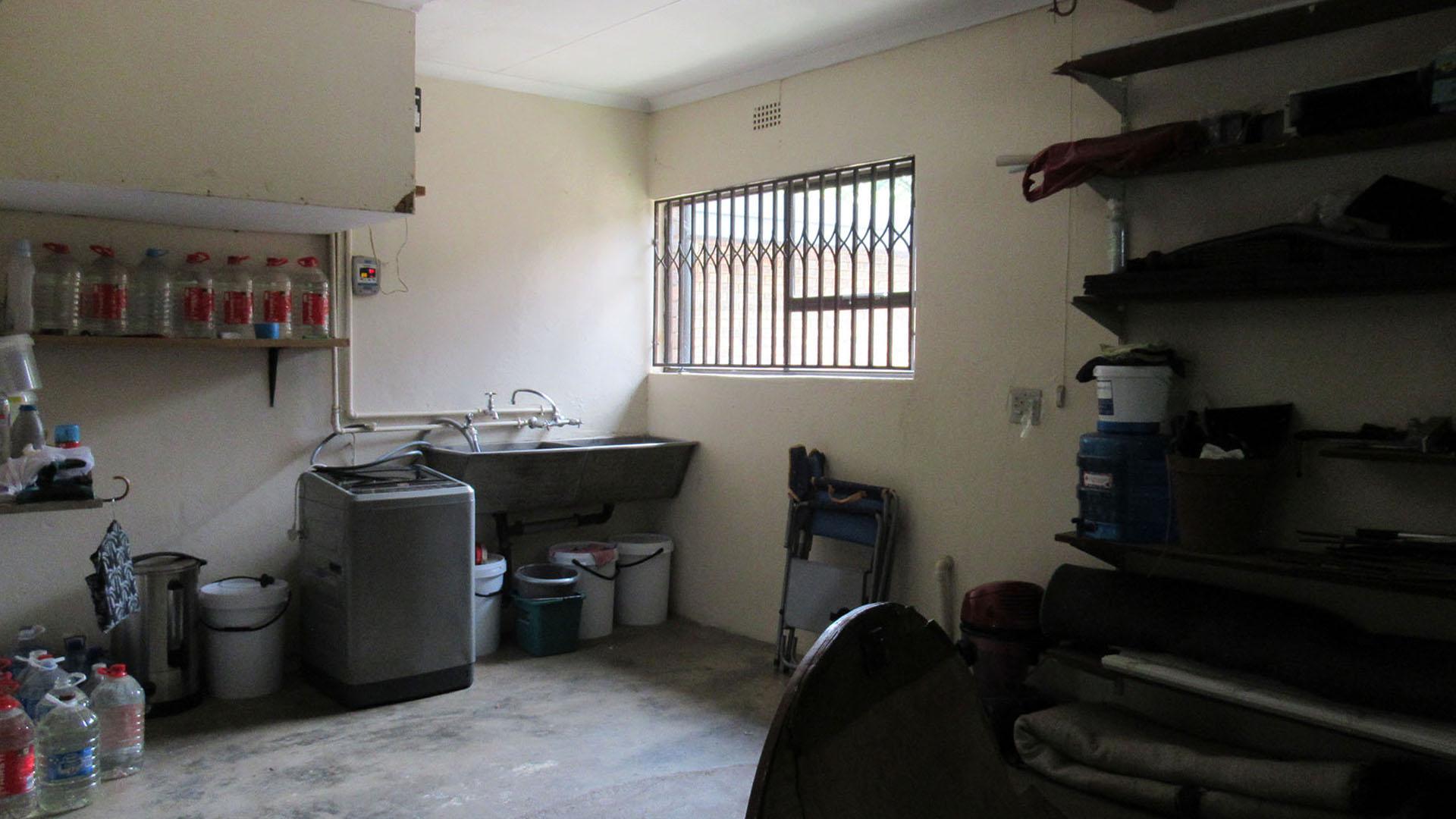Scullery - 19 square meters of property in Ferndale - JHB