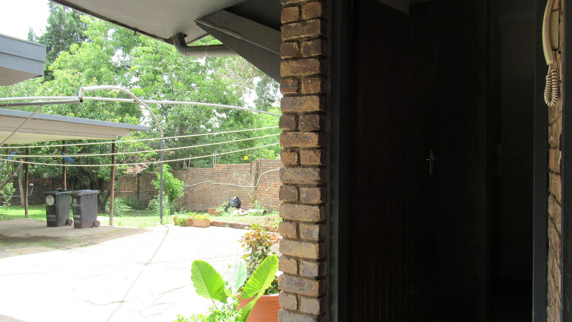 Patio - 47 square meters of property in Ferndale - JHB