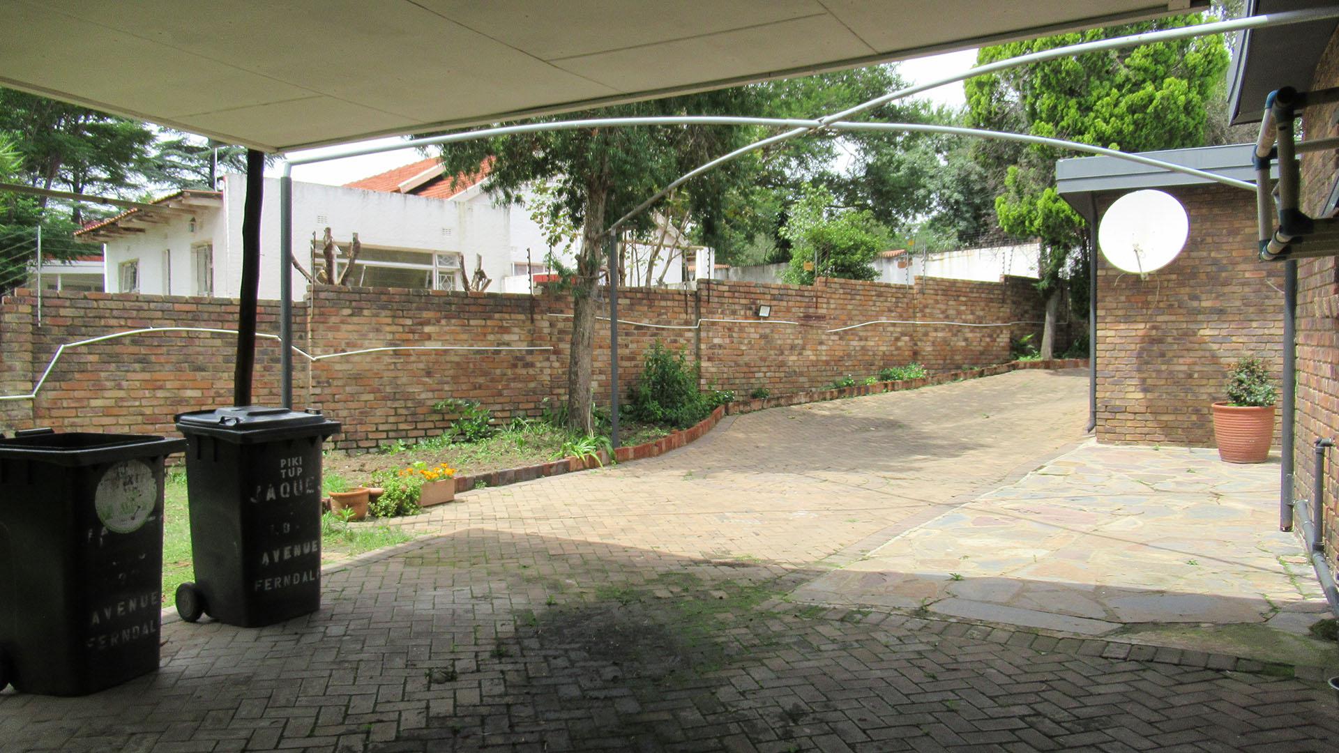 Spaces - 10 square meters of property in Ferndale - JHB