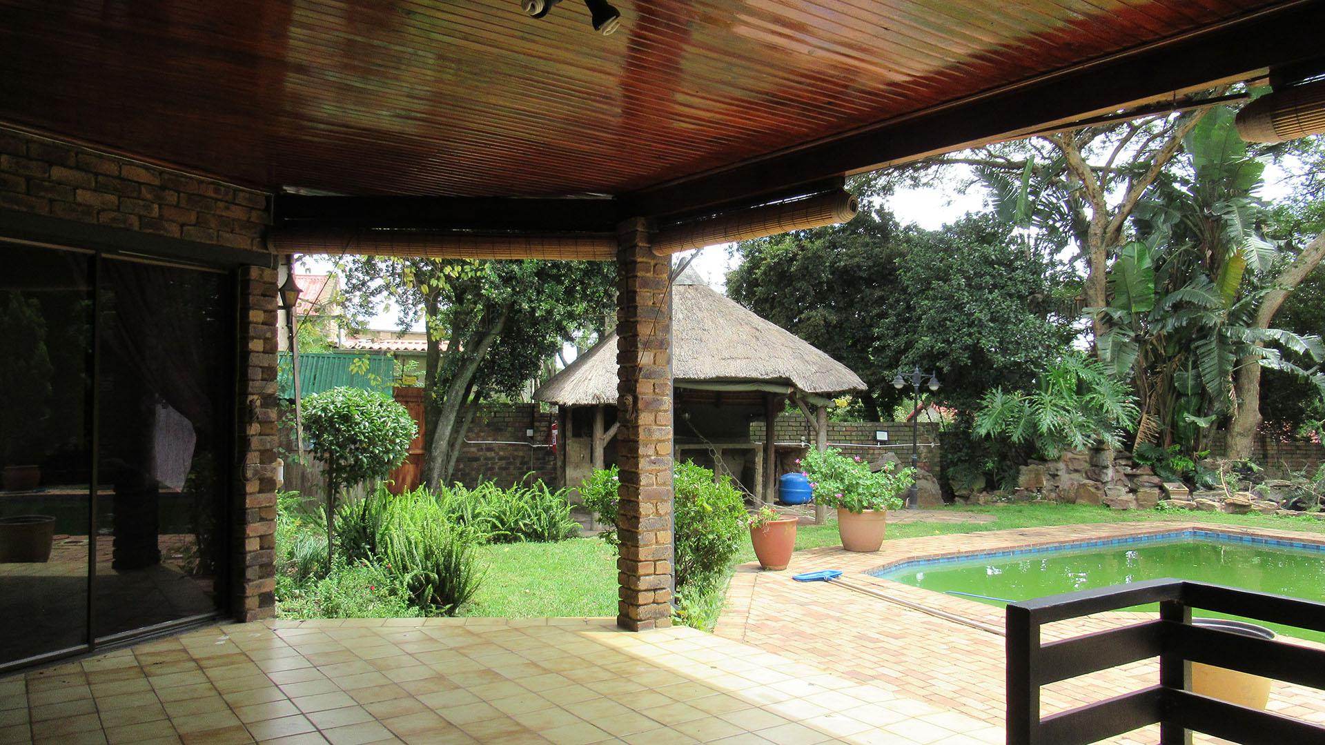 Patio - 47 square meters of property in Ferndale - JHB