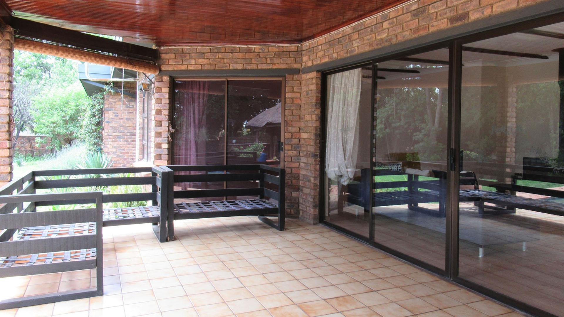 Patio - 47 square meters of property in Ferndale - JHB