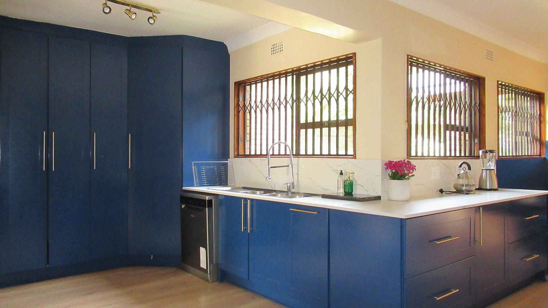 Kitchen - 28 square meters of property in Ferndale - JHB