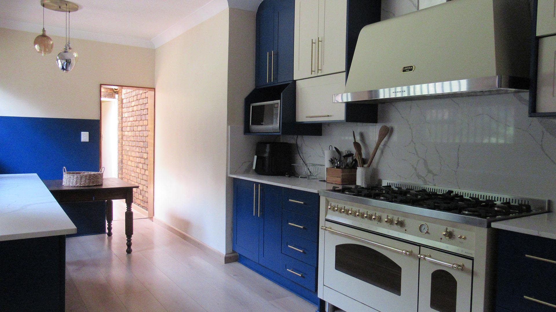 Kitchen - 28 square meters of property in Ferndale - JHB