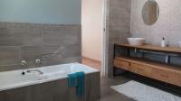 Bathroom 1 - 11 square meters of property in Ferndale - JHB