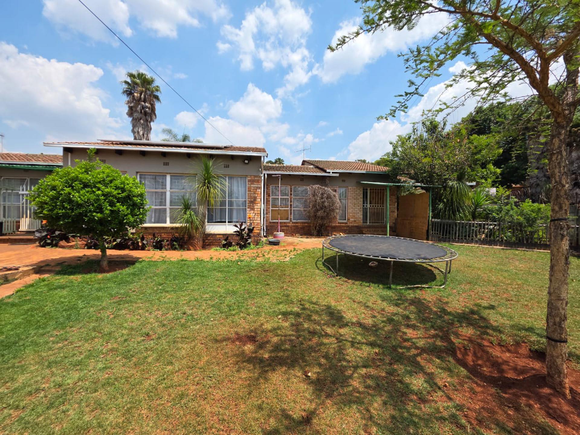  of property in Roodekrans