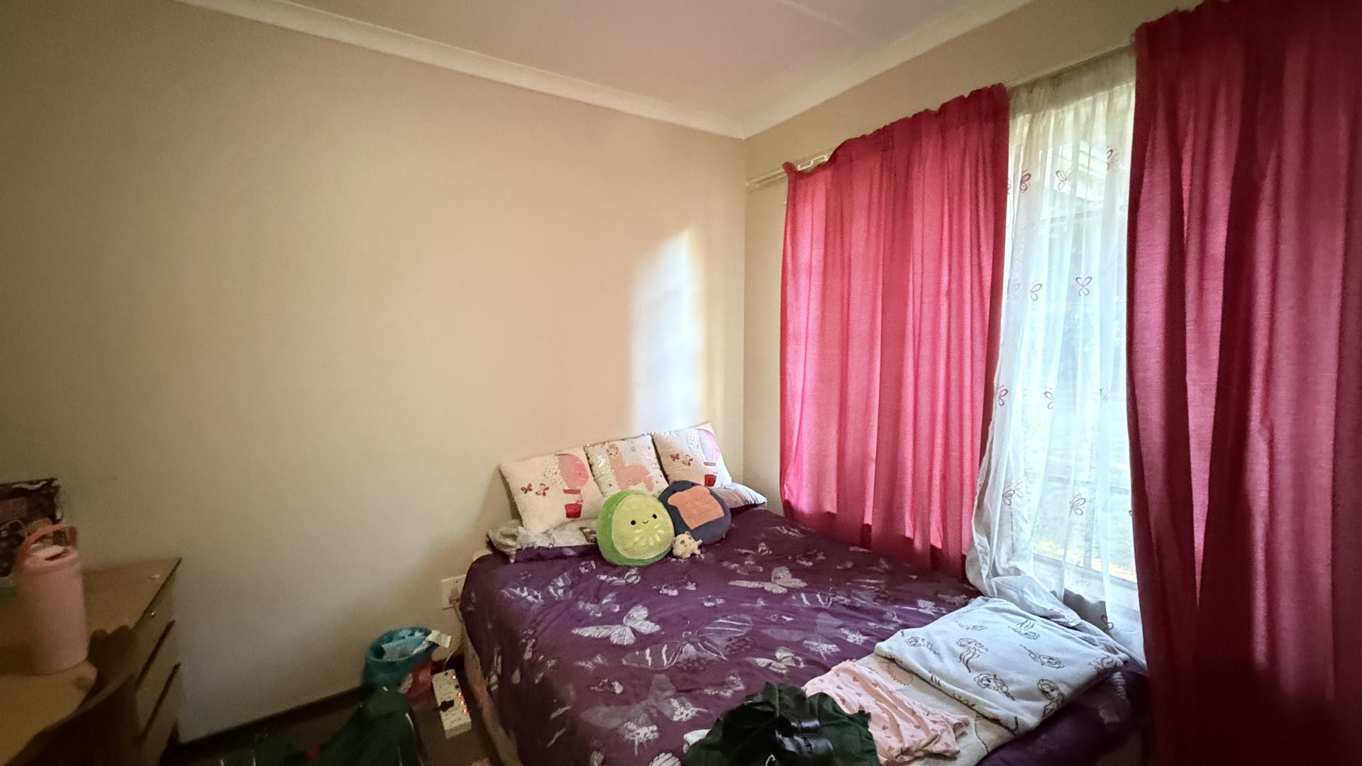 Bed Room 2 of property in Howick