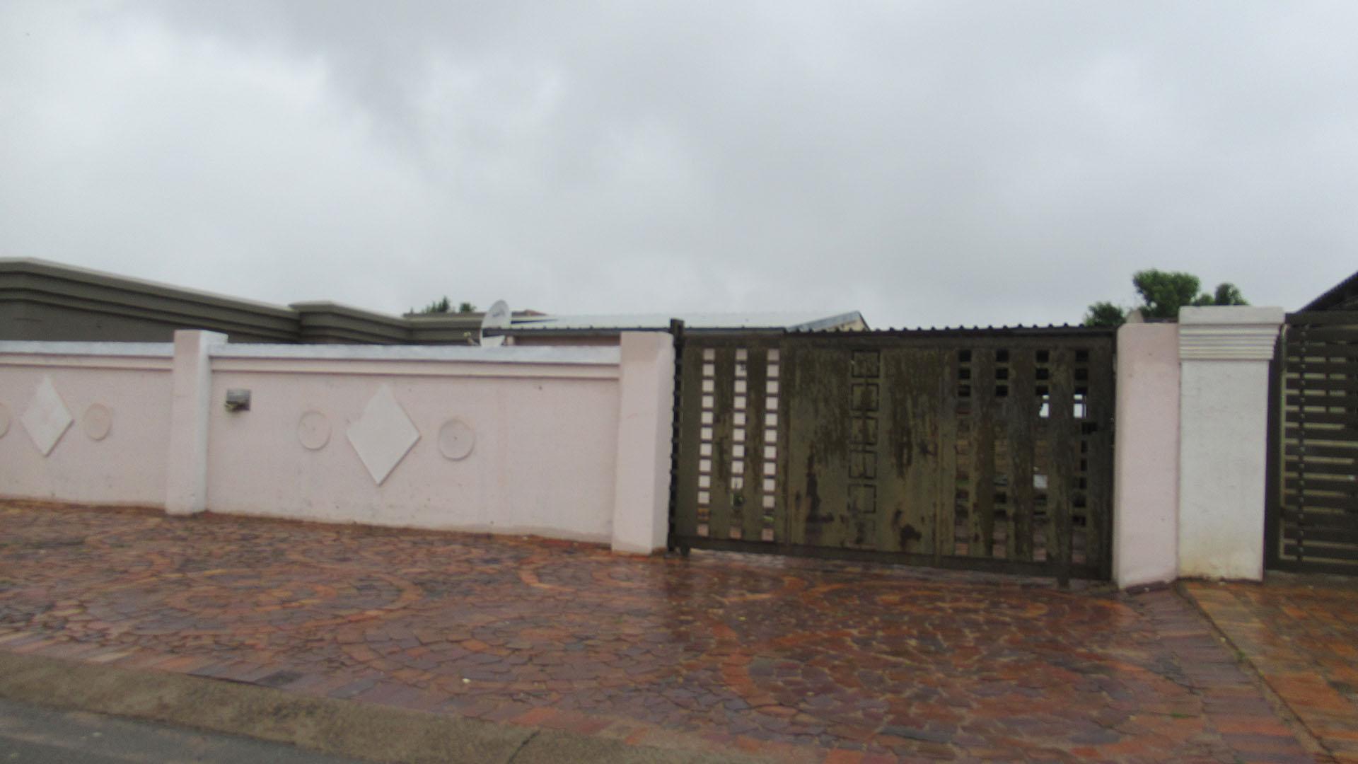 Front View of property in Protea Glen