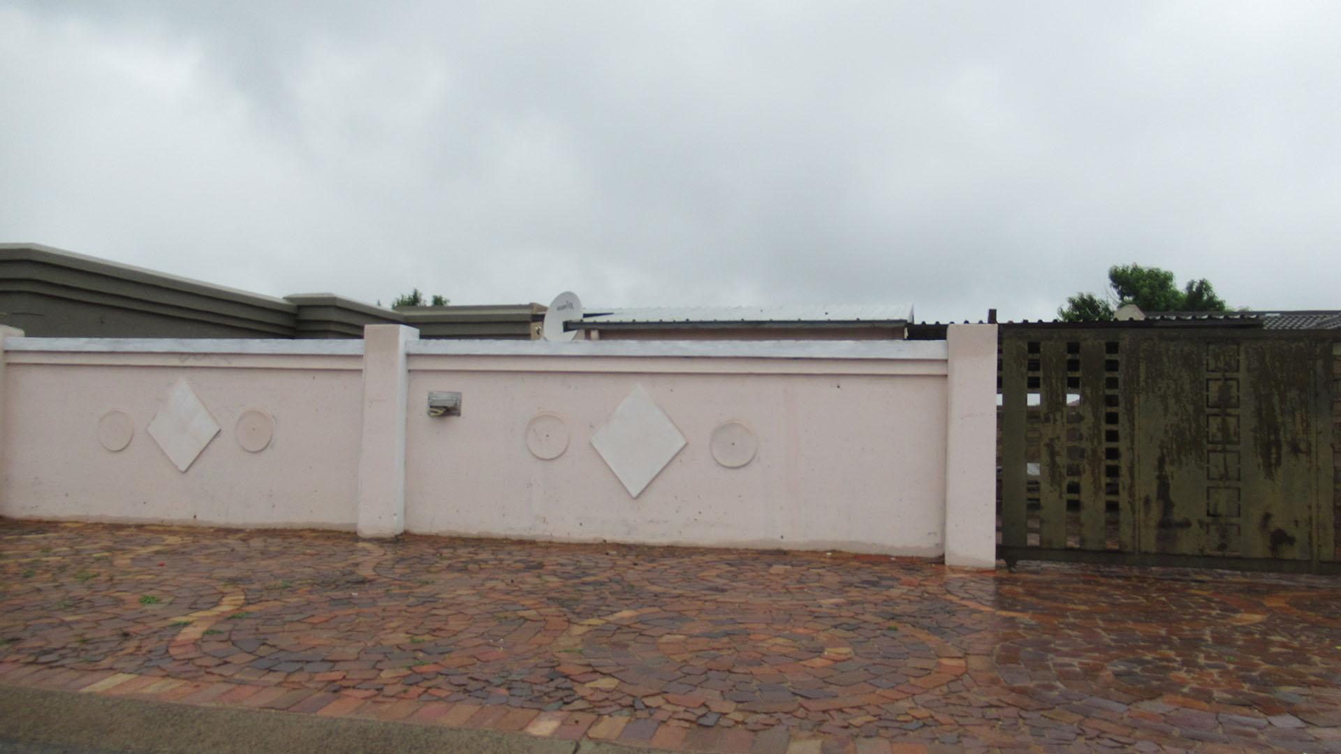 Front View of property in Protea Glen