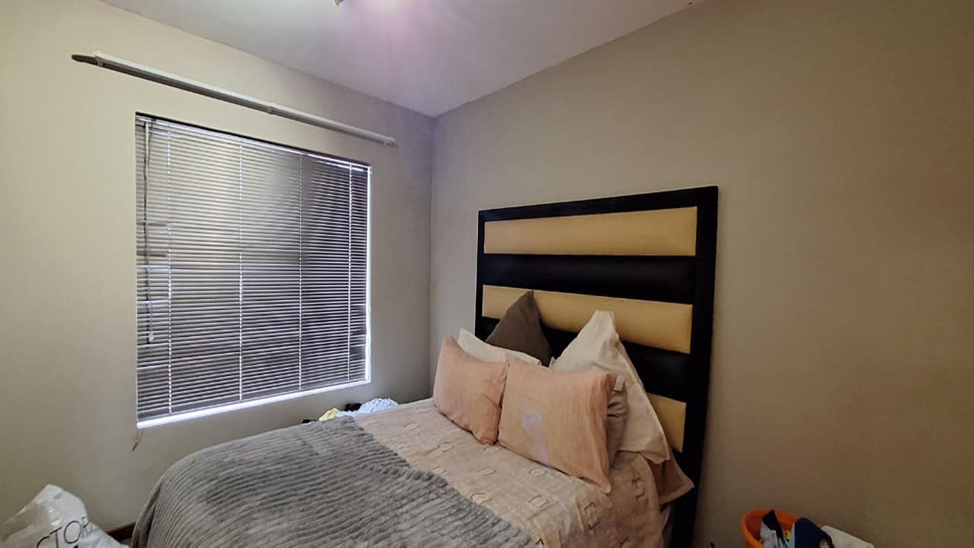 Bed Room 1 - 9 square meters of property in Pollak Park