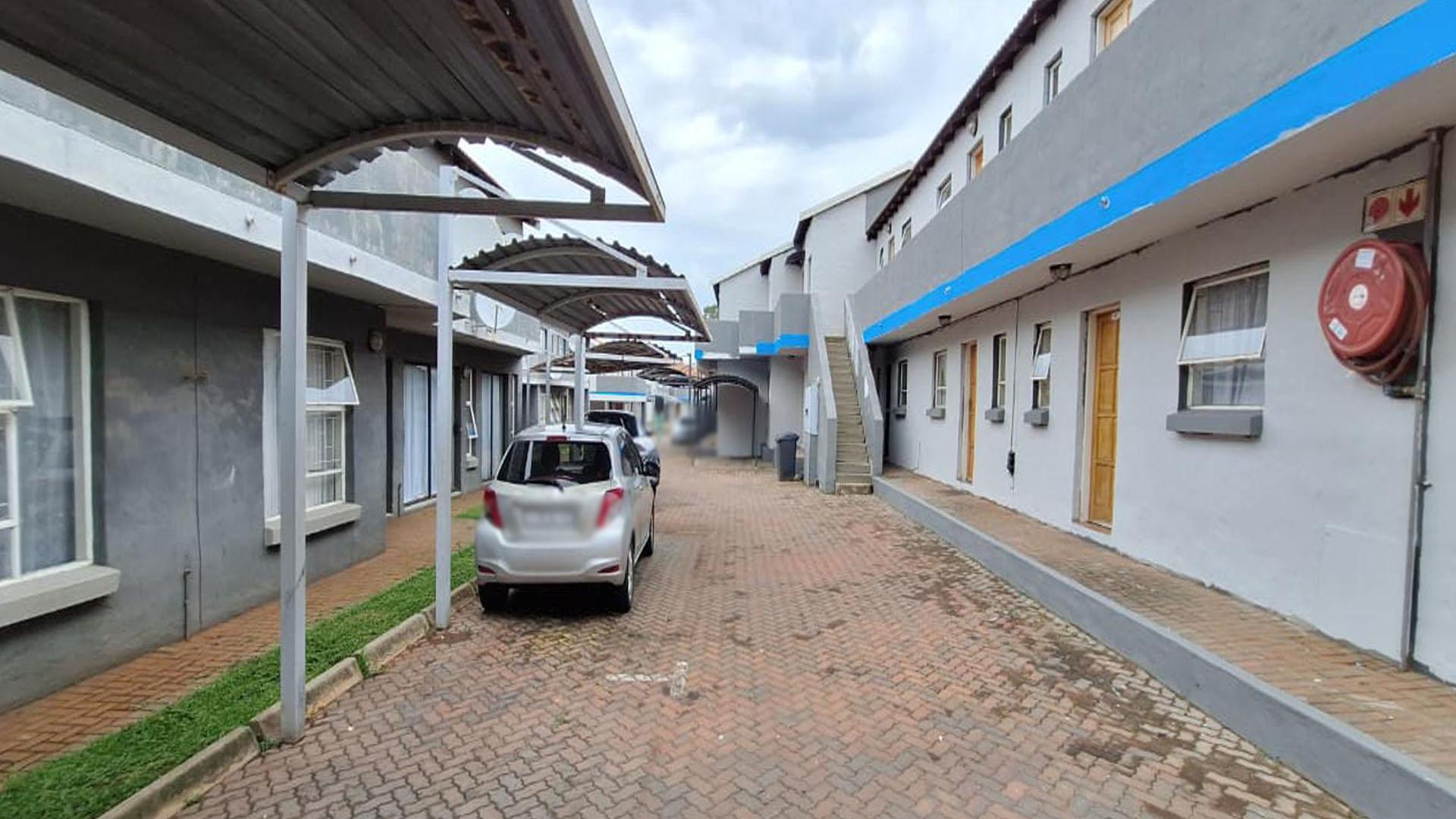 Front View of property in Pollak Park