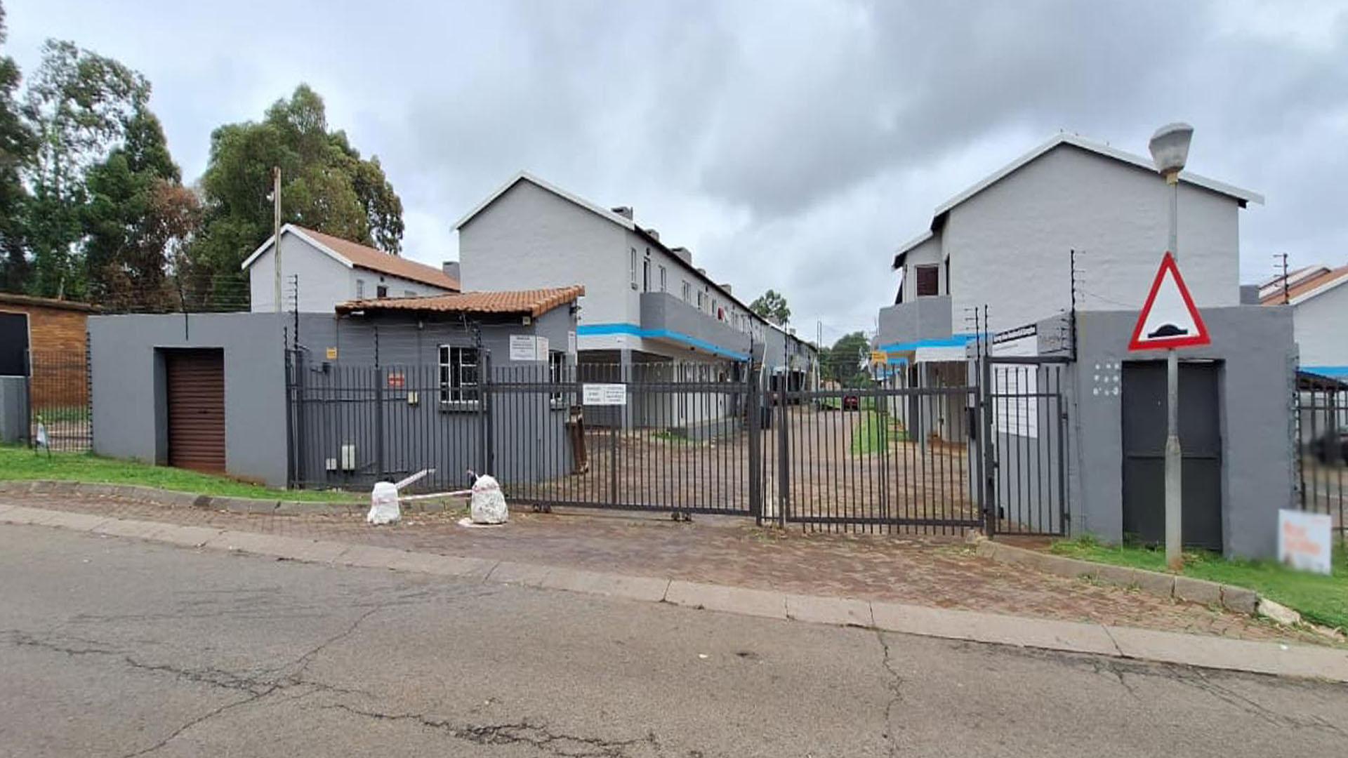 Front View of property in Pollak Park