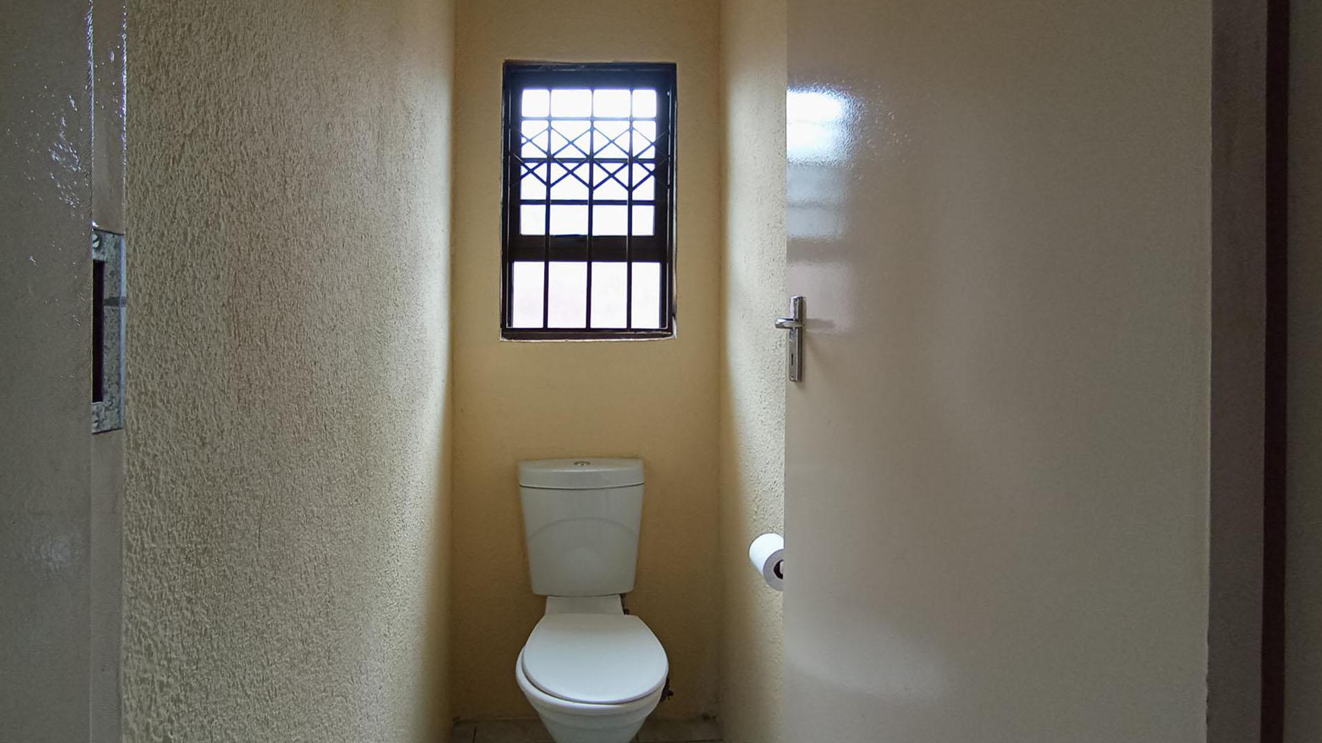 Bathroom 1 - 5 square meters of property in Soshanguve East