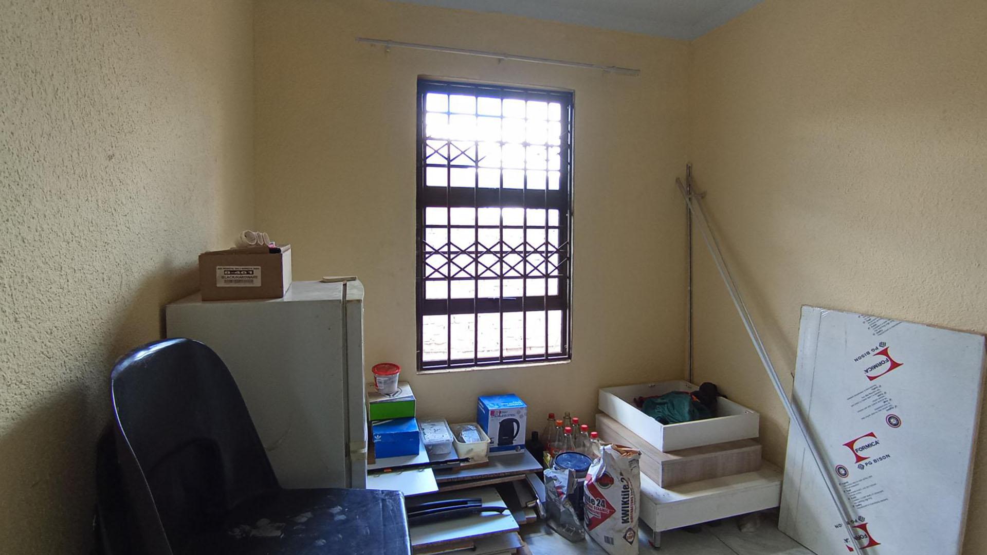 Bed Room 2 - 8 square meters of property in Soshanguve East