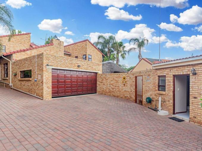 4 Bedroom Duplex for Sale For Sale in Radiokop - MR698914