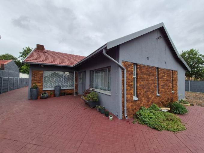 4 Bedroom House for Sale For Sale in Mayberry Park - MR698920