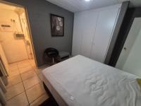  of property in Glenvista