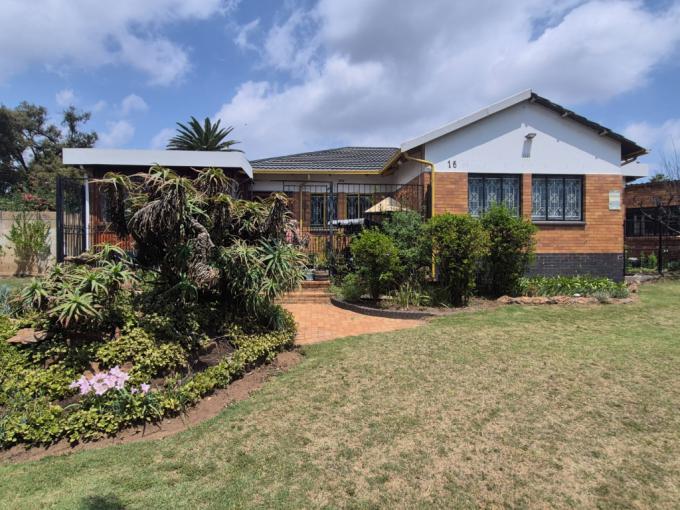 3 Bedroom House for Sale For Sale in South Crest - MR698928