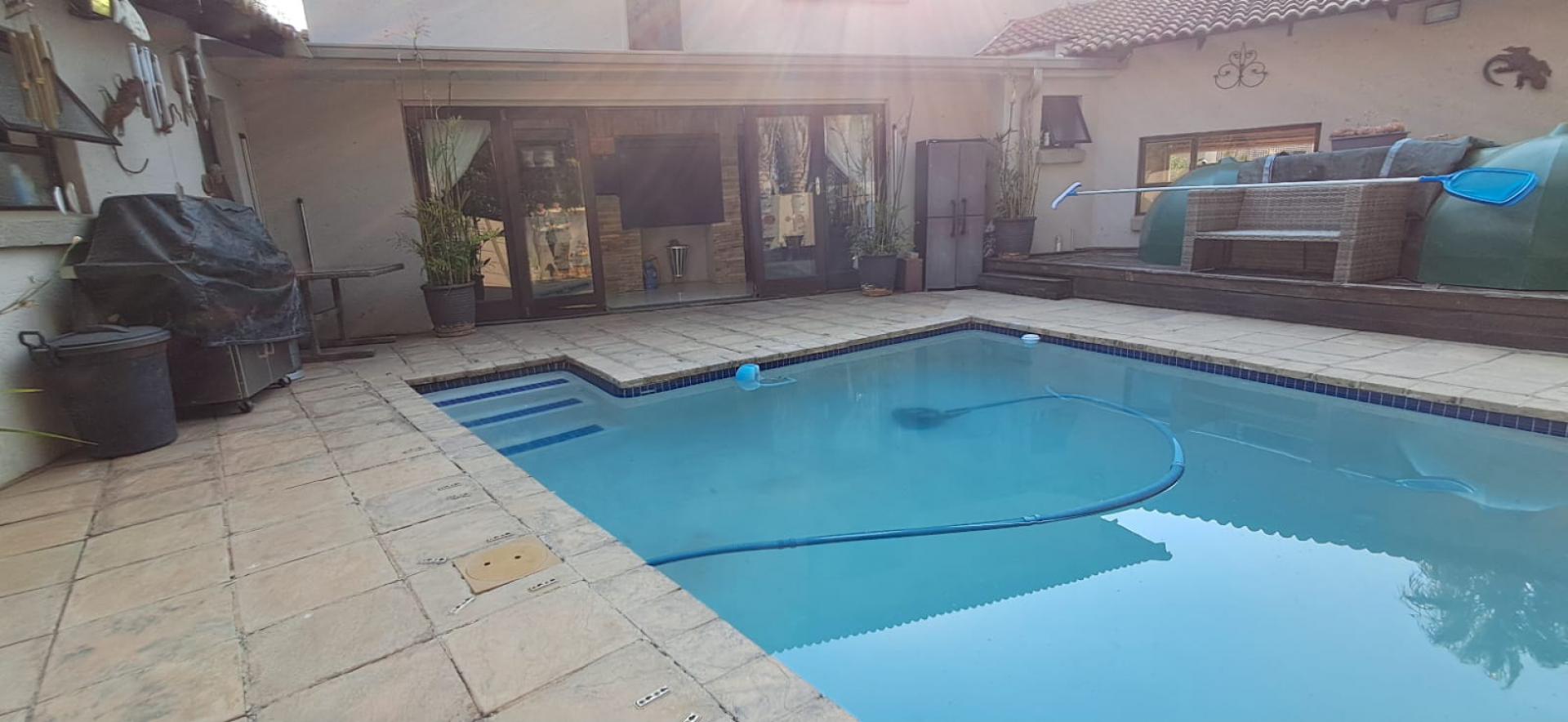  of property in Bendor