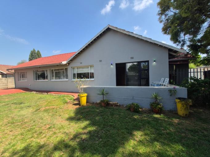 4 Bedroom House for Sale For Sale in General Albertspark - MR698940