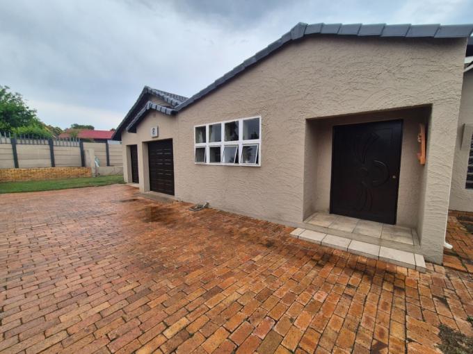 3 Bedroom House for Sale For Sale in Brackendowns - MR698954