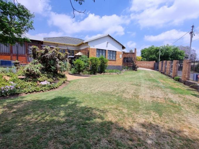 3 Bedroom House for Sale For Sale in South Crest - MR698957