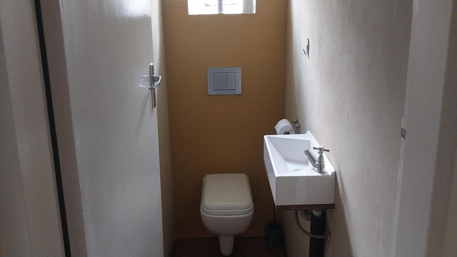 Bathroom 1 - 10 square meters of property in Meyerton
