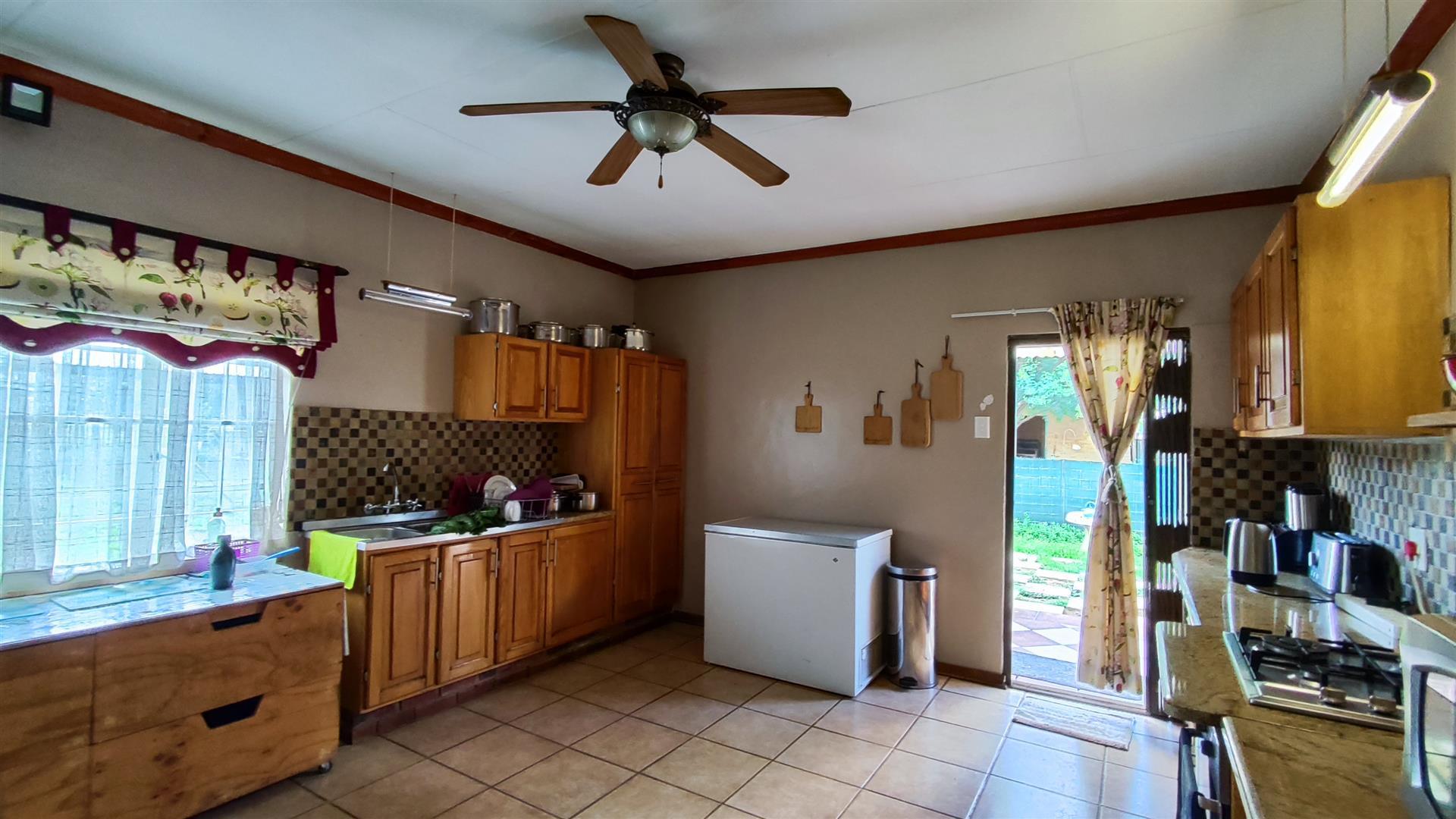 Kitchen - 25 square meters of property in Meyerton