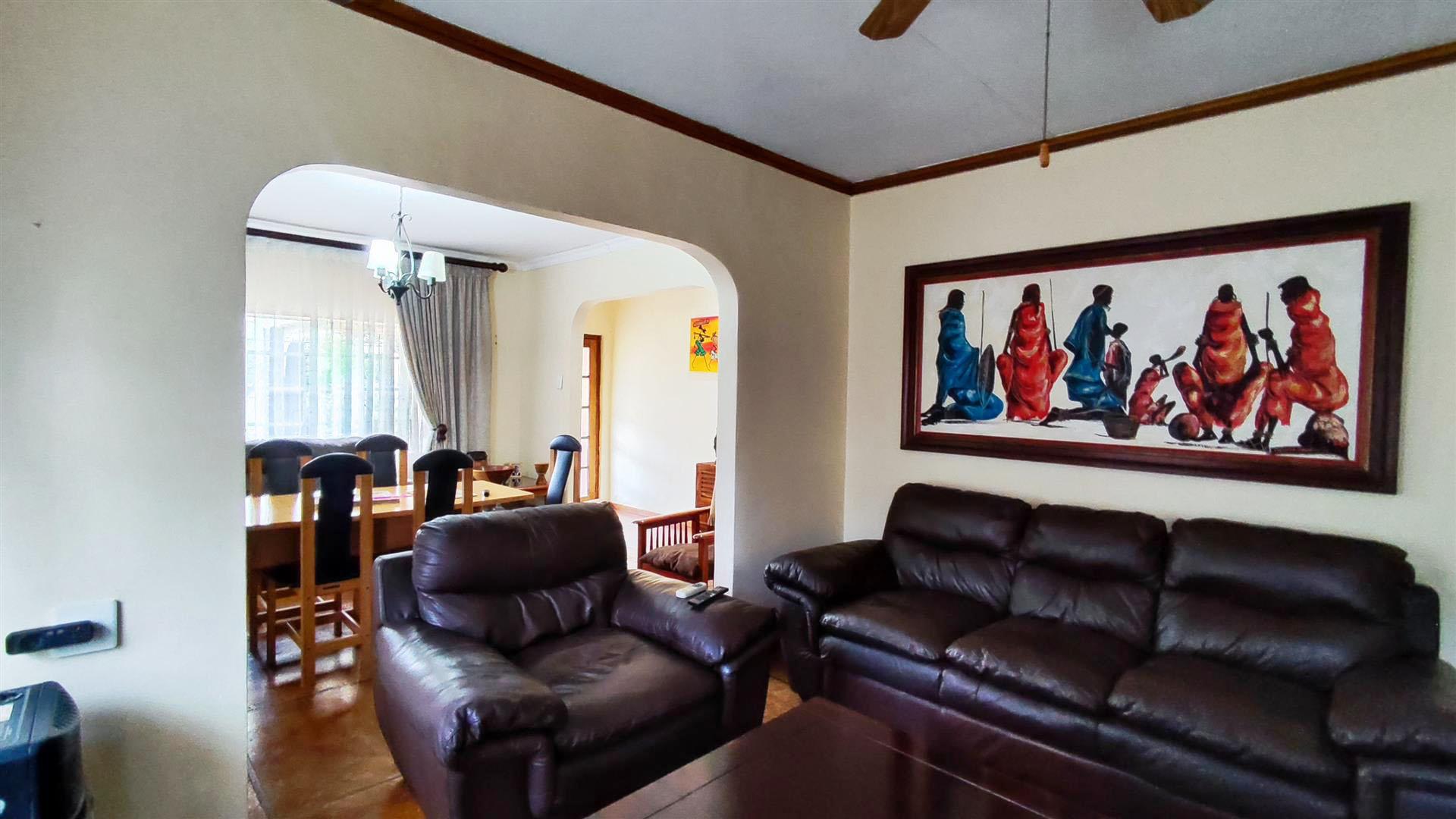 Lounges - 18 square meters of property in Meyerton