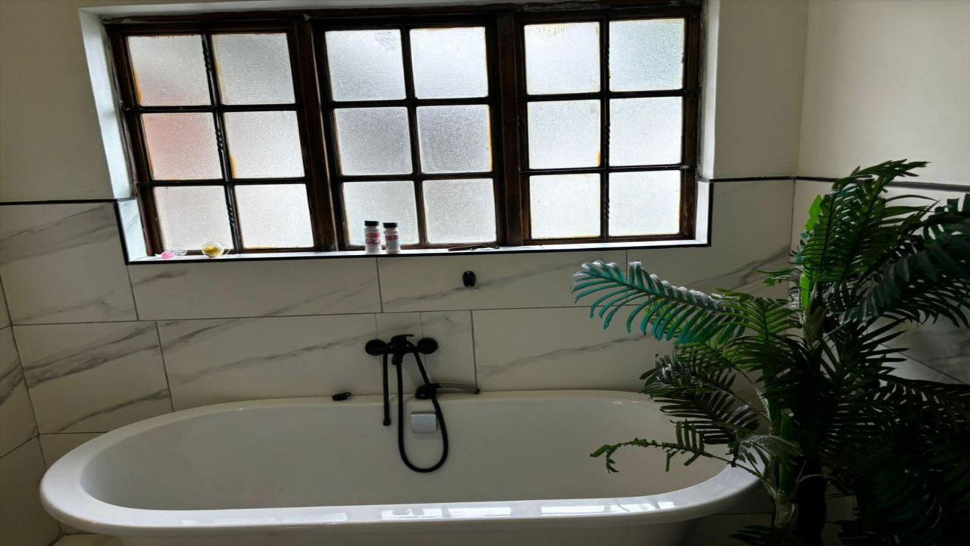 Bathroom 1 of property in Benoni