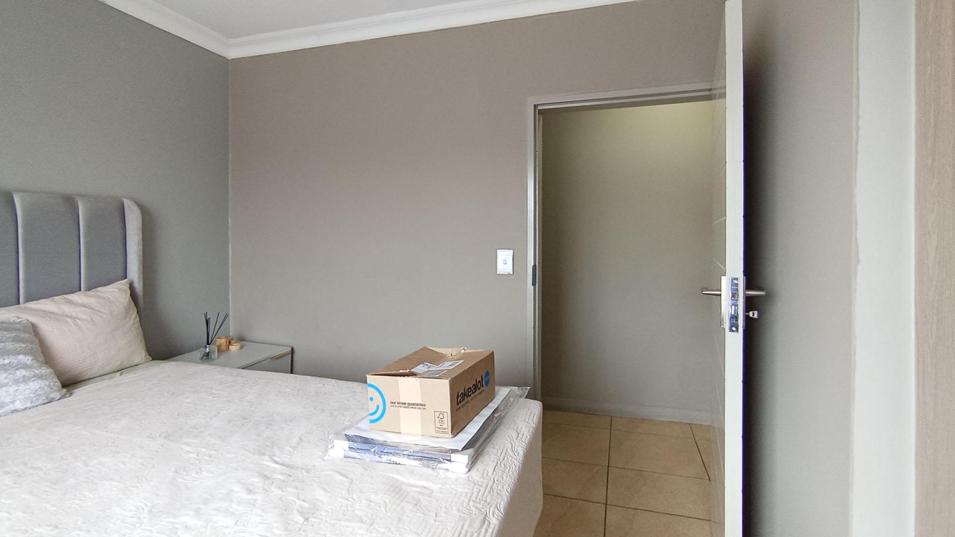 Bed Room 2 - 10 square meters of property in Derdepoortpark