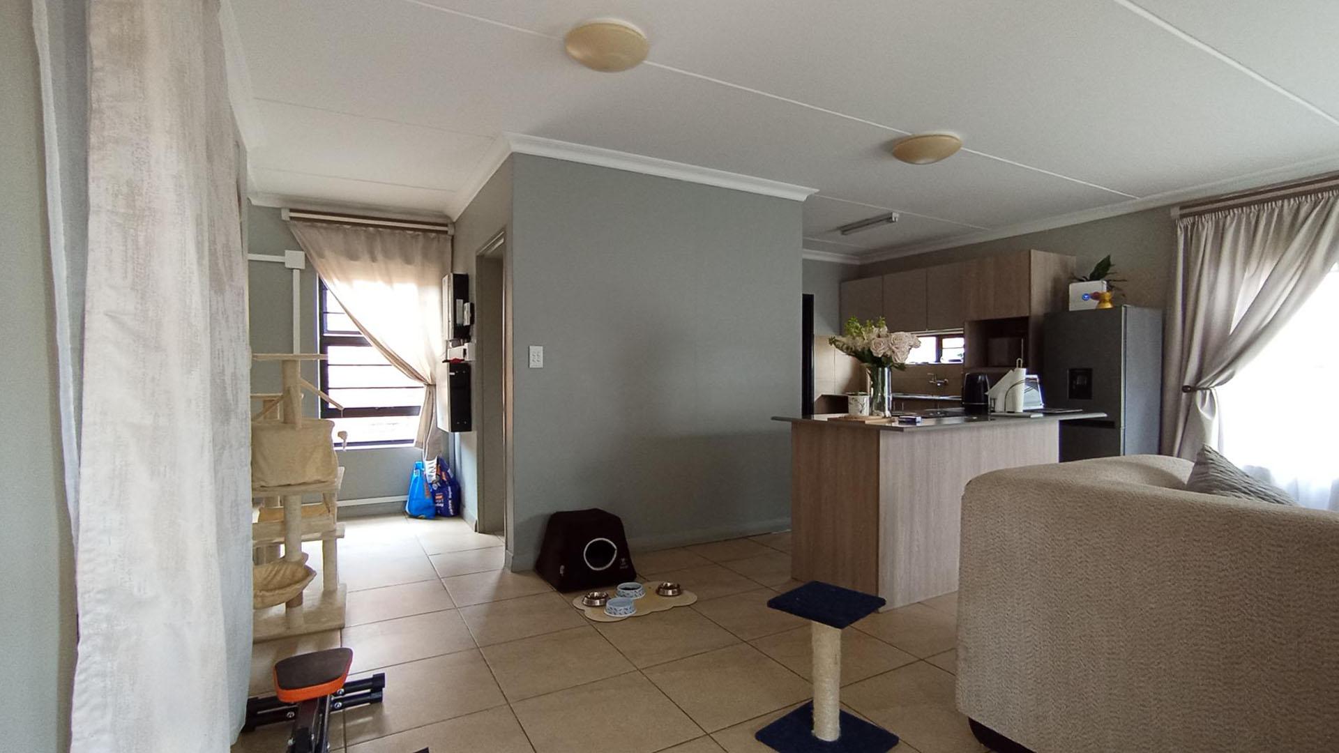 Spaces - 25 square meters of property in Derdepoortpark