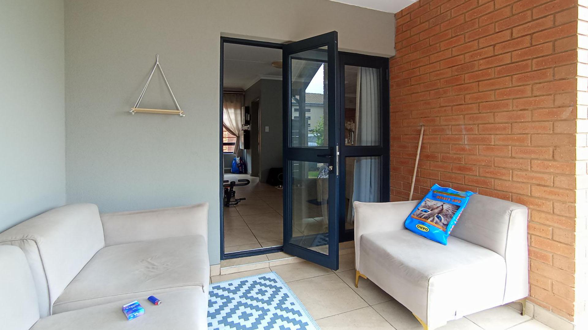 Patio - 5 square meters of property in Derdepoortpark