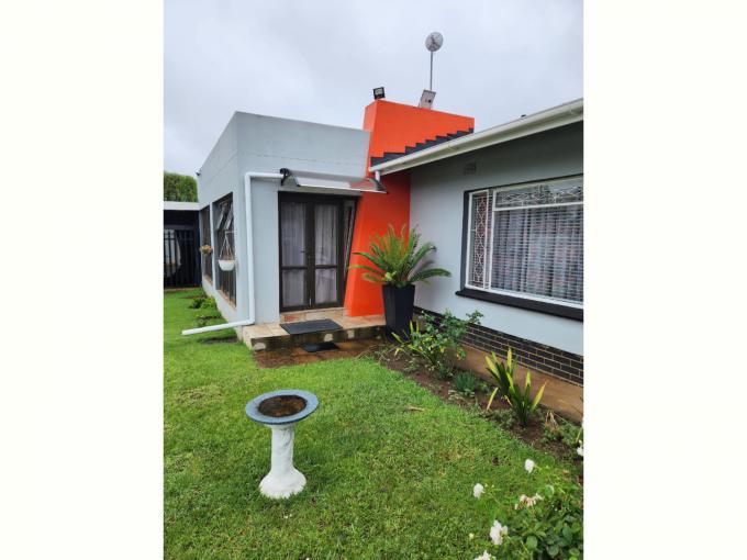 2 Bedroom Guest House for Sale For Sale in Newcastle - MR698978