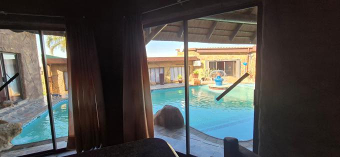 4 Bedroom House for Sale For Sale in Signal Hill (KZN) - MR698984