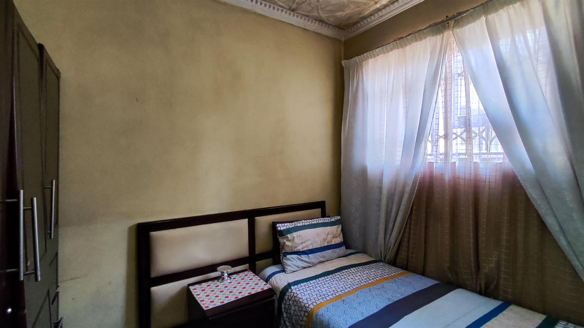 Bed Room 2 - 7 square meters of property in Golden Gardens