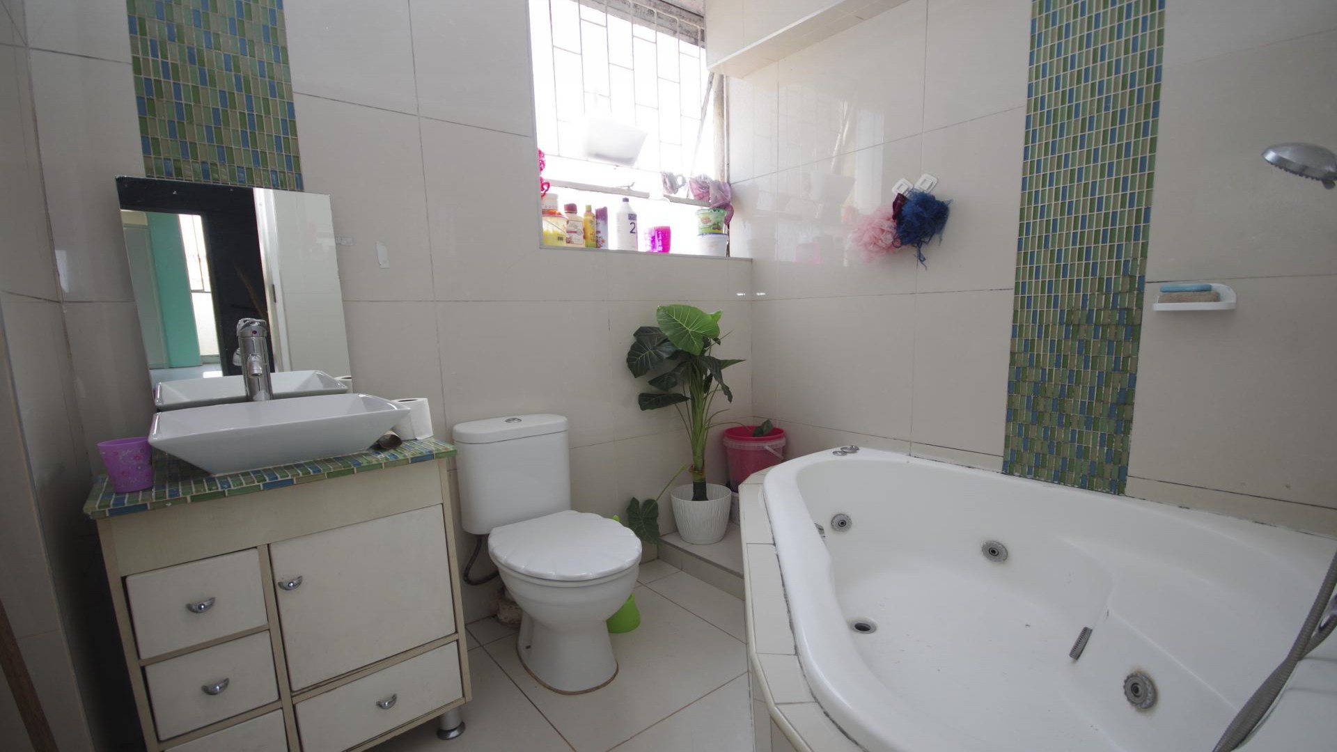 Bathroom 2 of property in Blackheath - JHB
