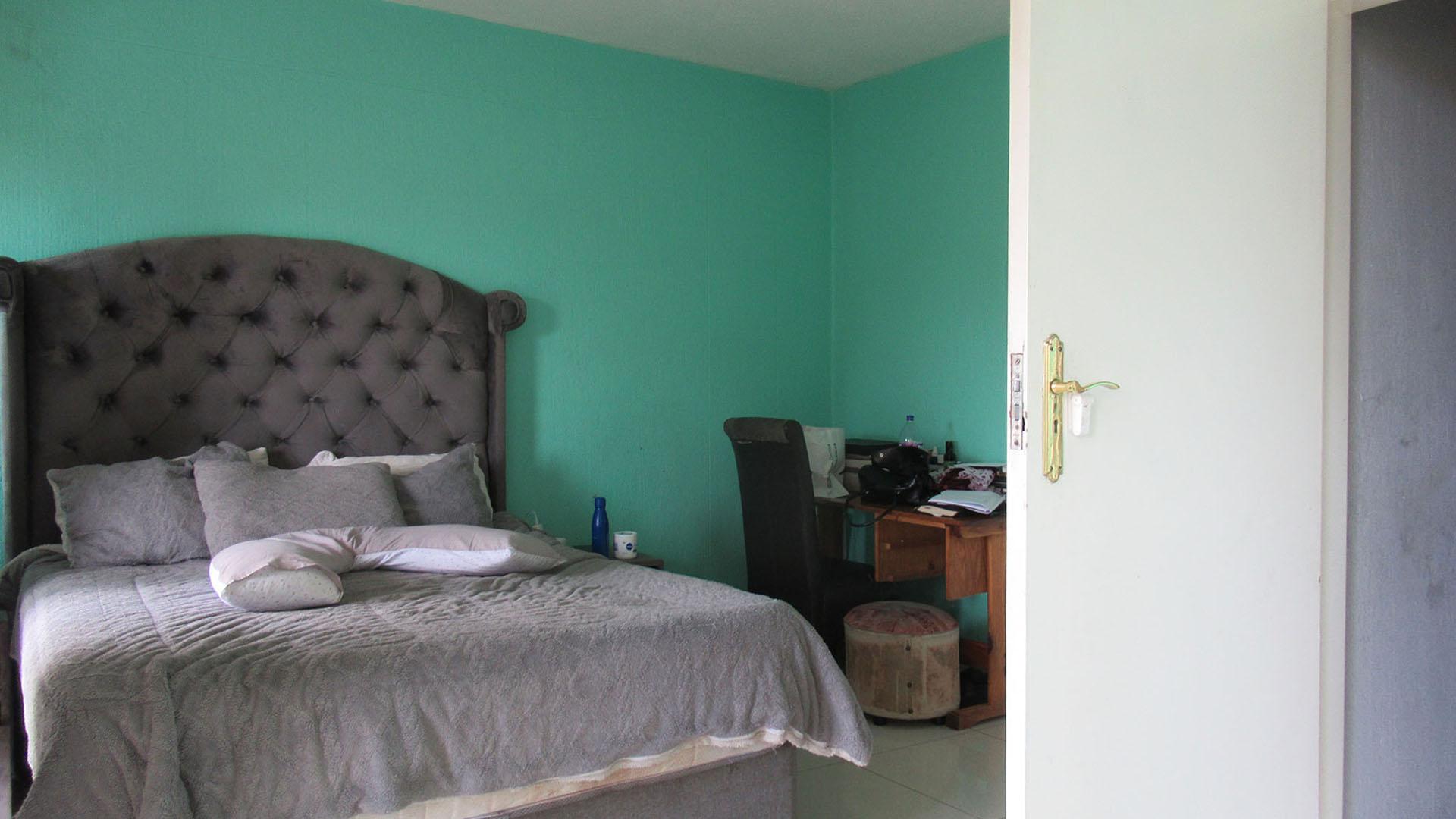 Main Bedroom - 18 square meters of property in Blackheath - JHB