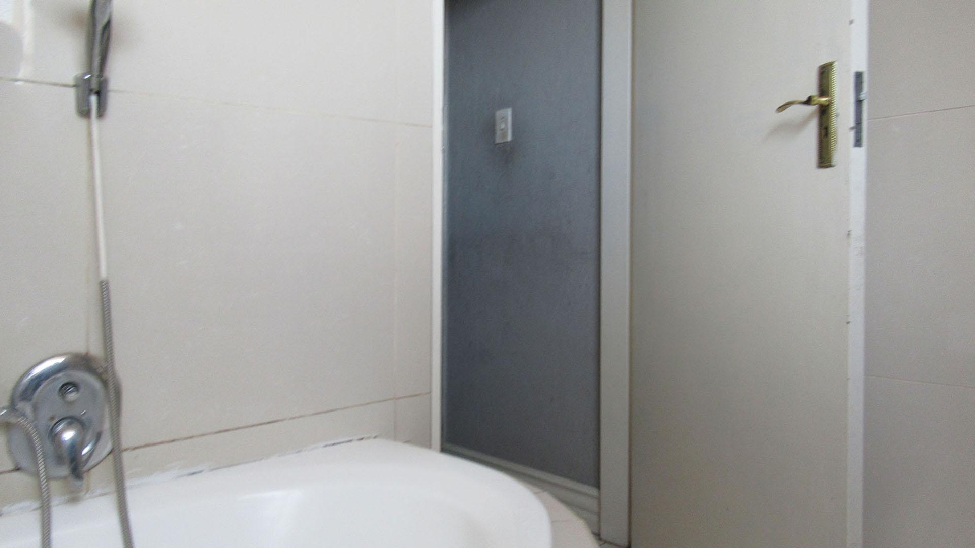 Main Bathroom - 6 square meters of property in Blackheath - JHB