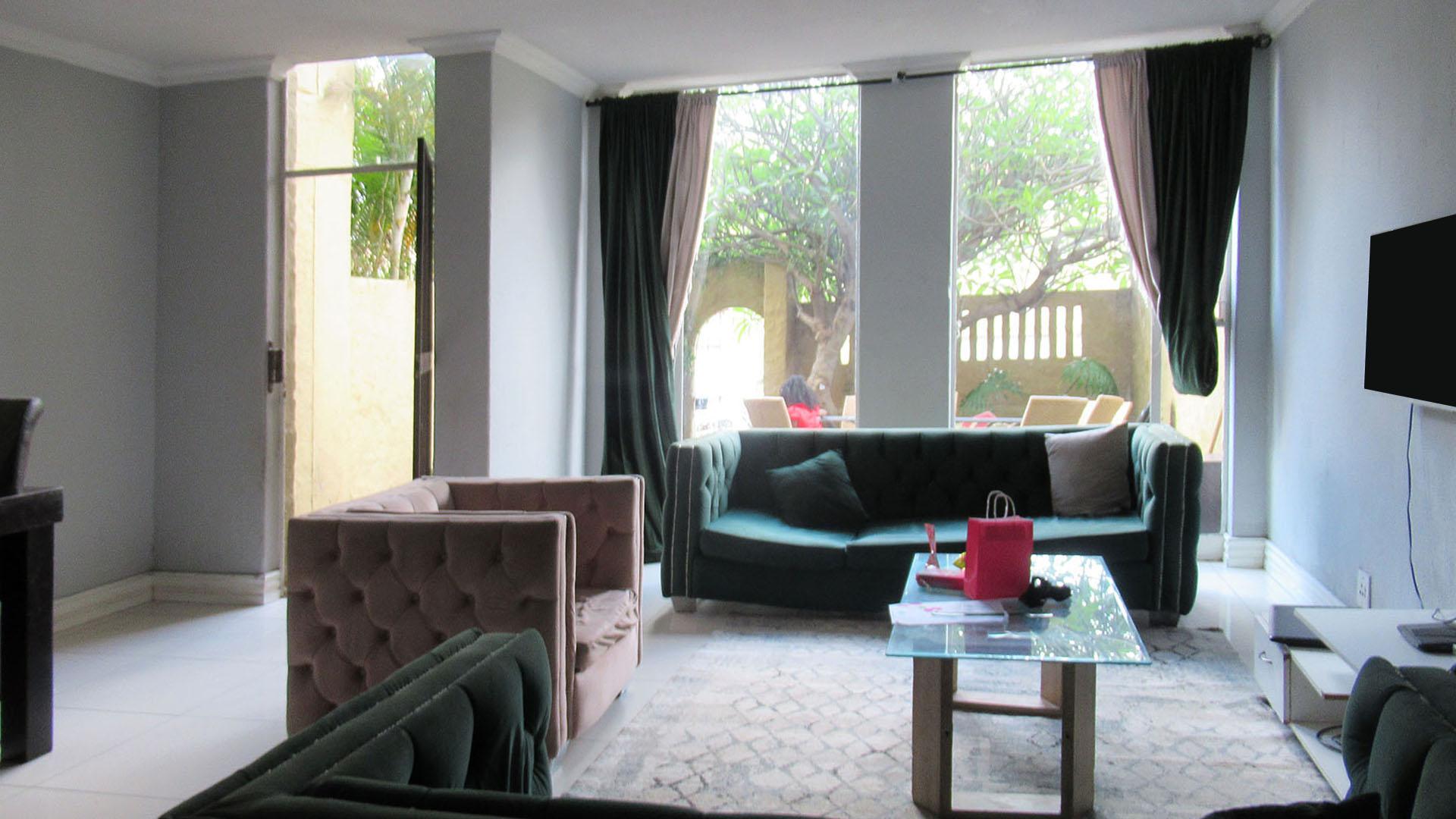 Lounges - 25 square meters of property in Blackheath - JHB