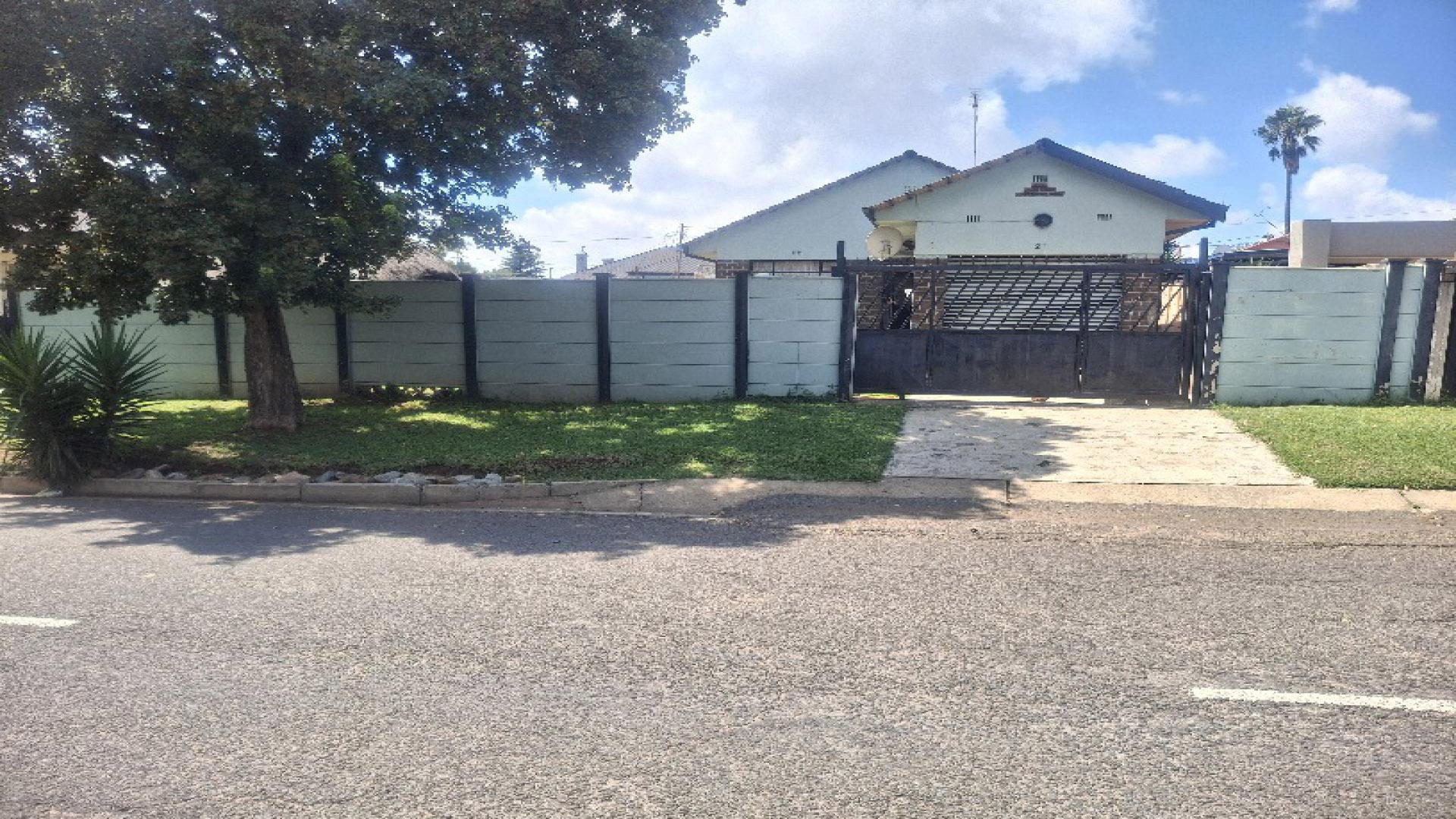 Front View of property in Roodepoort